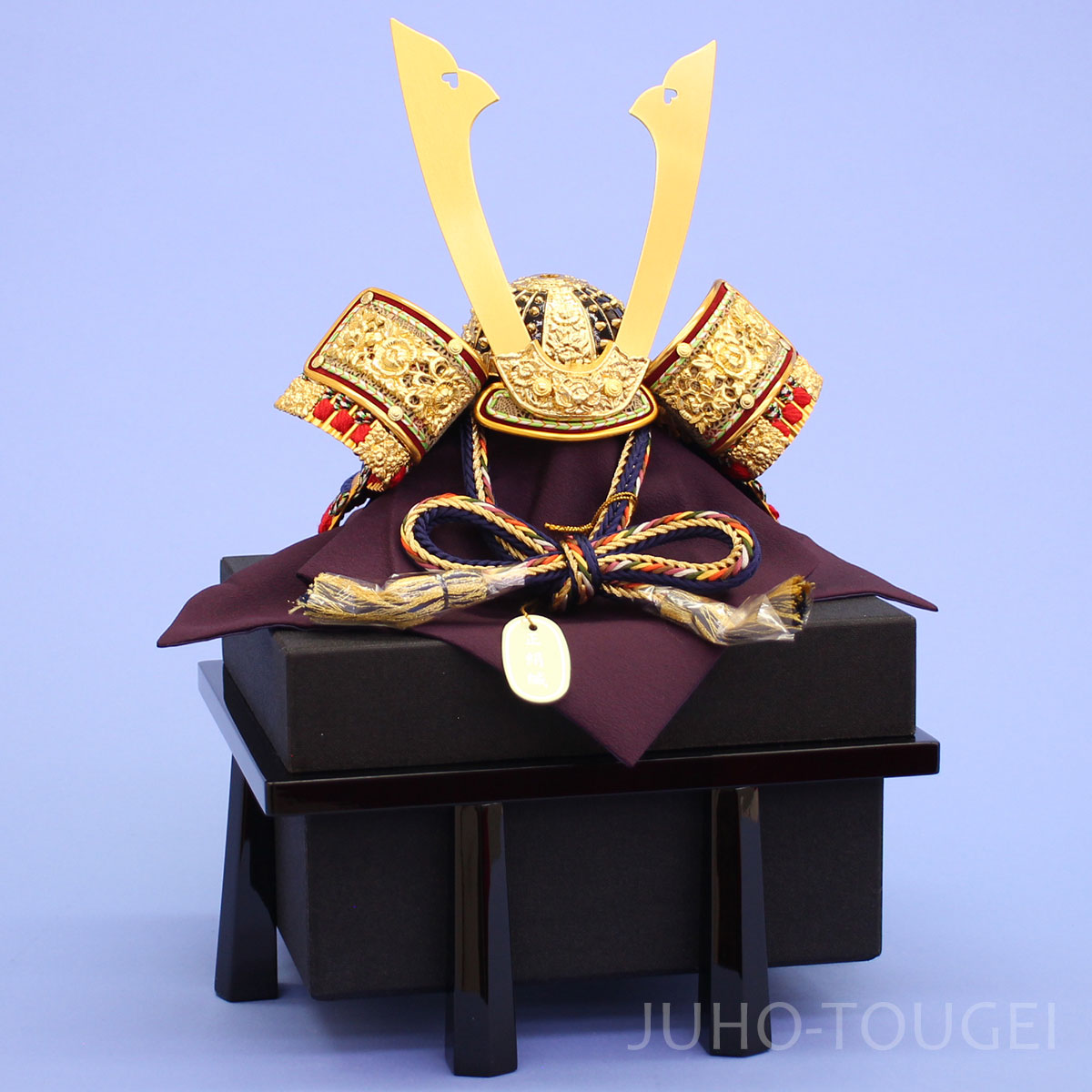 8号紺中白名が鍬形兜　紗張り櫃付き　イメージ