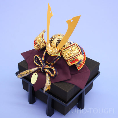 8号紺中白名が鍬形兜　紗張り櫃付き　上から