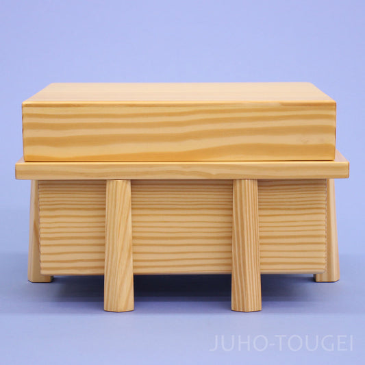 ８号白木櫃　正面