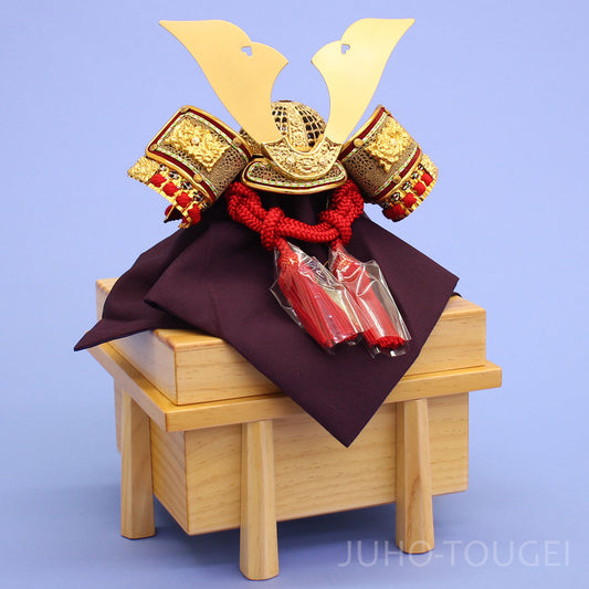 ５号大鍬形兜　金小札赤縅　白木櫃付き　イメージ