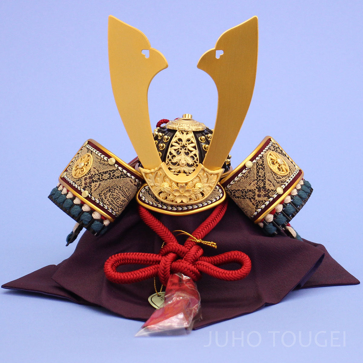 8号茶金鉢兜　正面