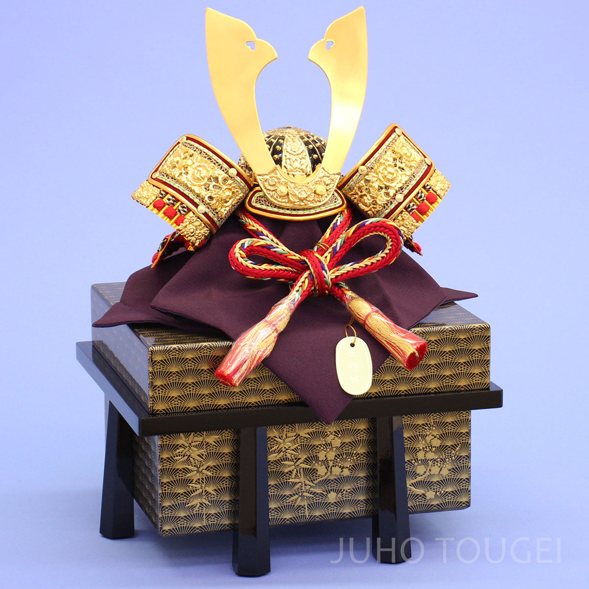 ８号中鍬形　金小札赤縅兜　蒔絵櫃付き　イメージ