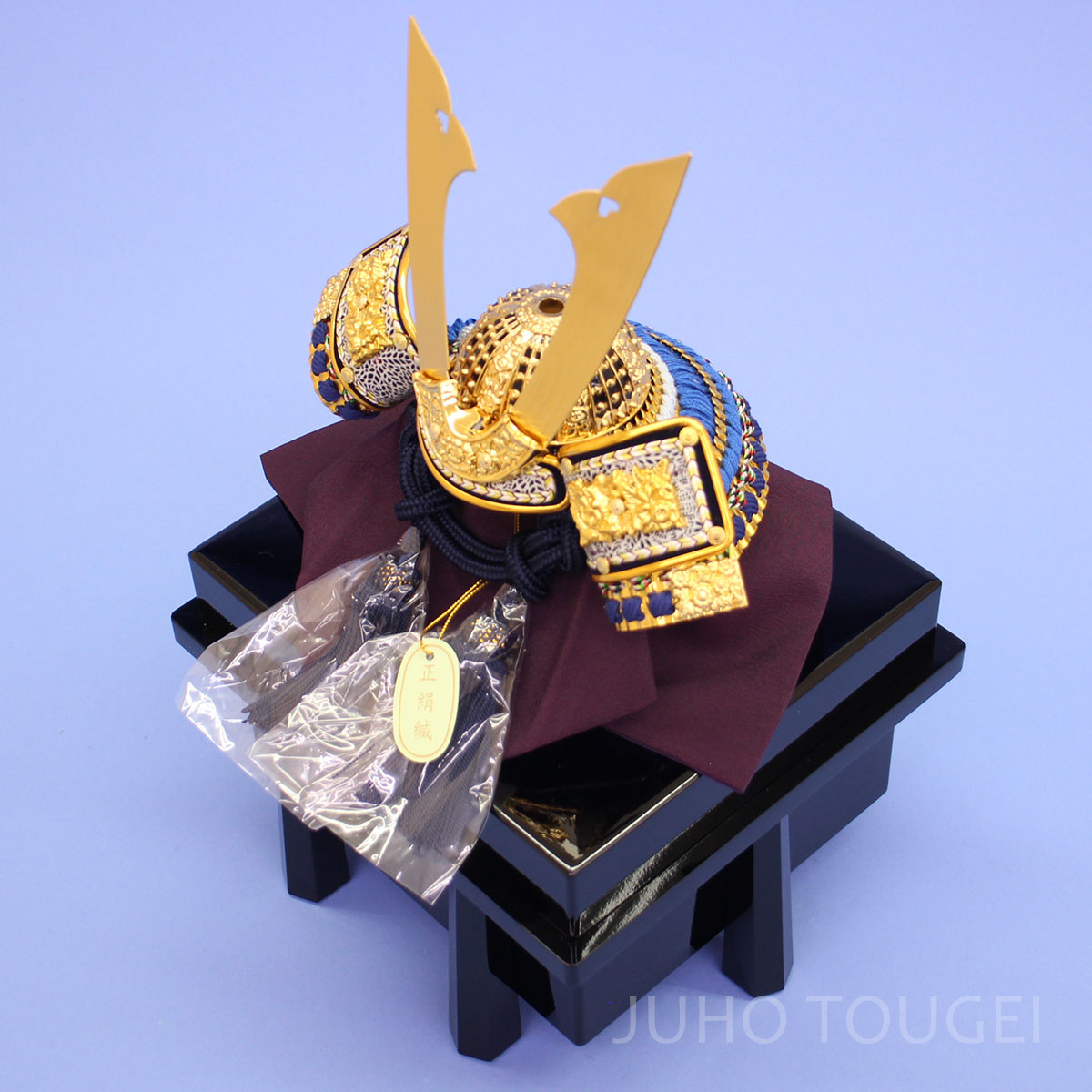 5号長鍬形兜　紺糸縅　黒櫃付き　上から