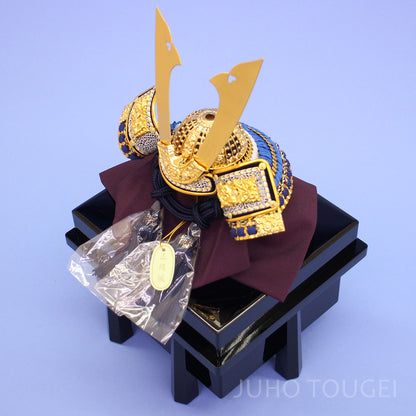 5号長鍬形兜　紺糸縅　黒櫃付き　上から