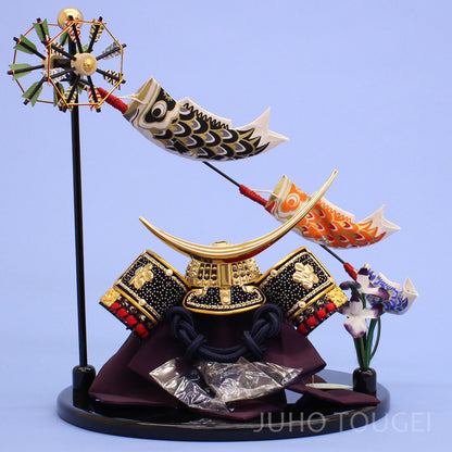 五月人形 兜飾り 幅 26㎝  ５号伊達政宗兜　丸台こいのぼり飾りセット