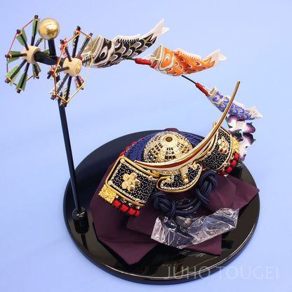 五月人形 兜飾り 幅 26㎝  ５号伊達政宗兜　丸台こいのぼり飾りセット