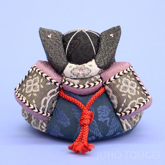 木目込み　ミニ兜グレー　正面