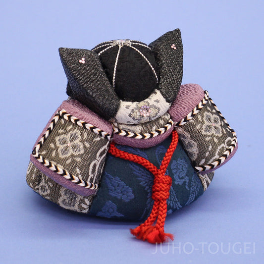 木目込み　ミニ兜グレー　イメージ