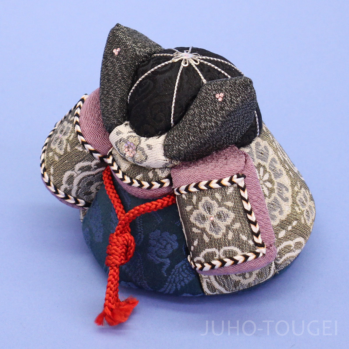 木目込み　ミニ兜グレー　横から