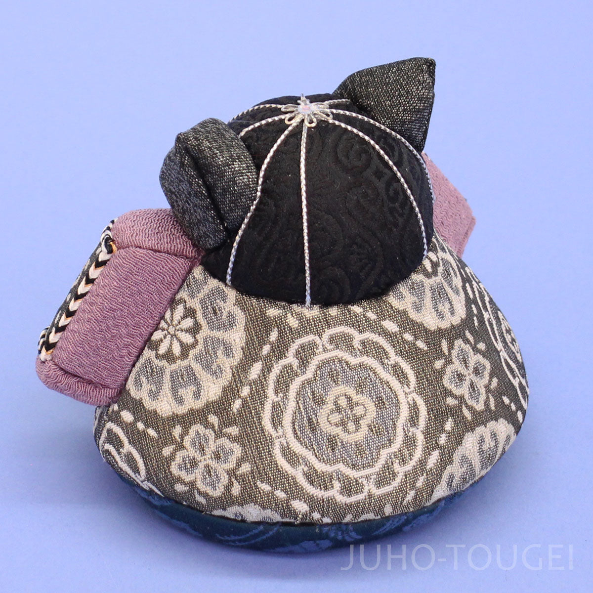 木目込み　ミニ兜グレー　後ろから