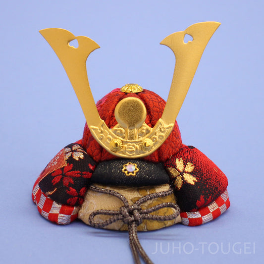 木目込み　豆兜赤　正面