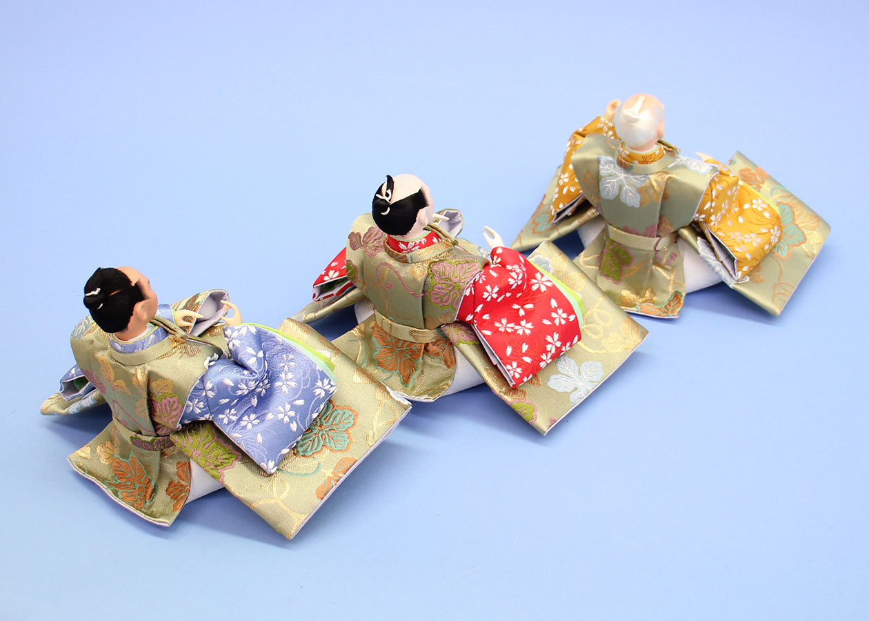 雛人形単品　三五三人仕丁 並金襴　斜め後ろから