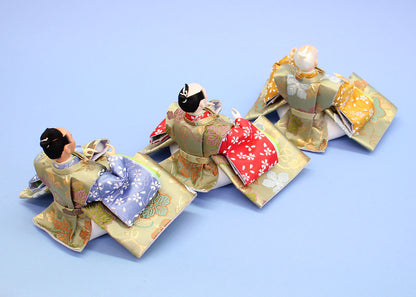 雛人形単品　三五三人仕丁 並金襴　斜め後ろから