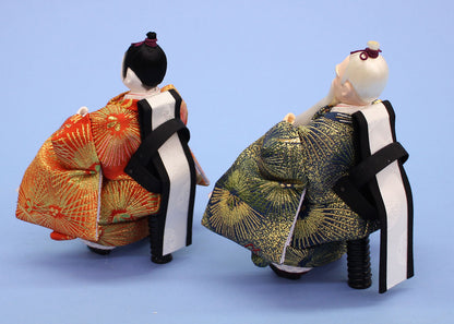 雛人形単品 芥子随身　後ろから　