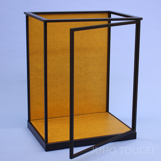 Door-Style Doll Display Case — 40 cm Wide × 50 cm High, Matte Black Frame & Gold Back