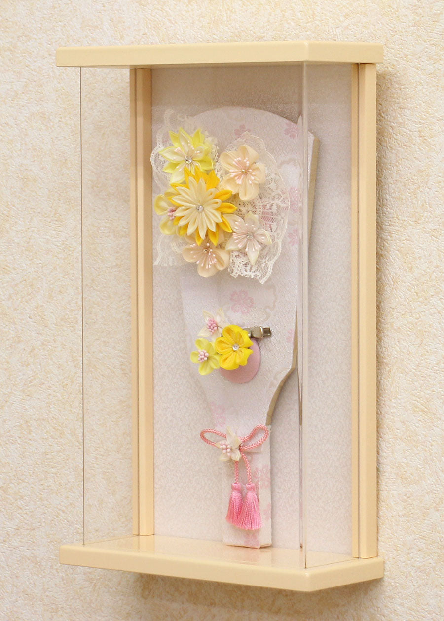 时尚的羽子板，配有可拆卸的9号发饰，黄色旋钮，附带纤细收纳人偶柜