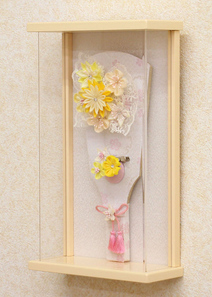 时尚的羽子板，配有可拆卸的9号发饰，黄色旋钮，附带纤细收纳人偶柜