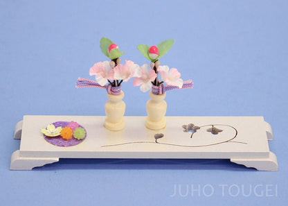 Hina dolls and accessories in front of the dolls, pearl white