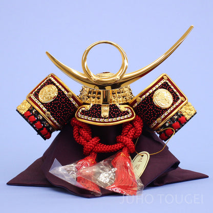 ５号上杉謙信兜　正面