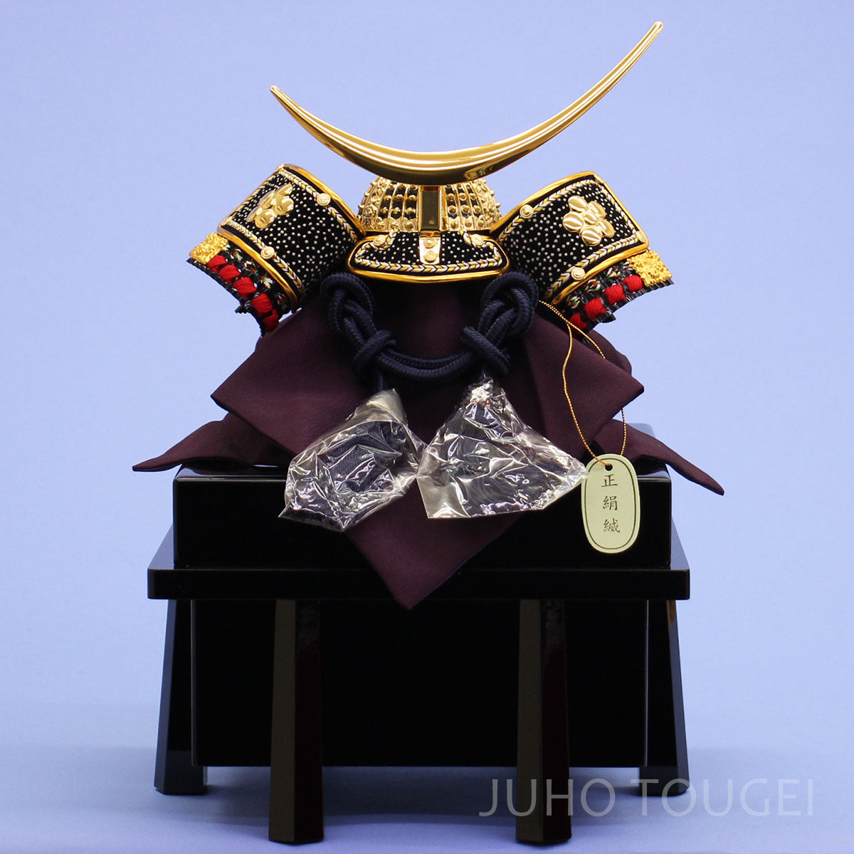 ５号伊達政宗兜　黒塗り櫃付き　正面
