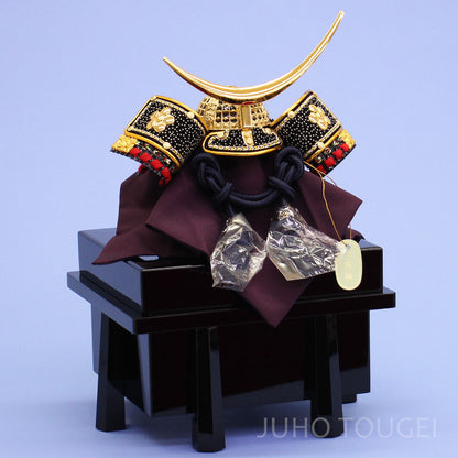 ５号伊達政宗兜　黒塗り櫃付き　イメージ