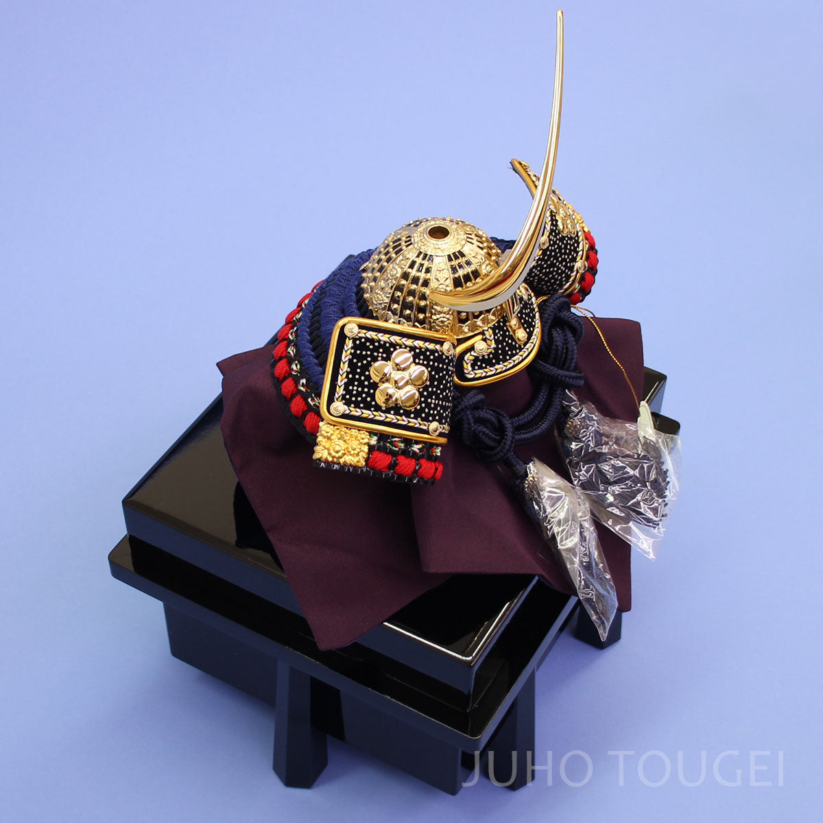 ５号伊達政宗兜　黒塗り櫃付き　上から