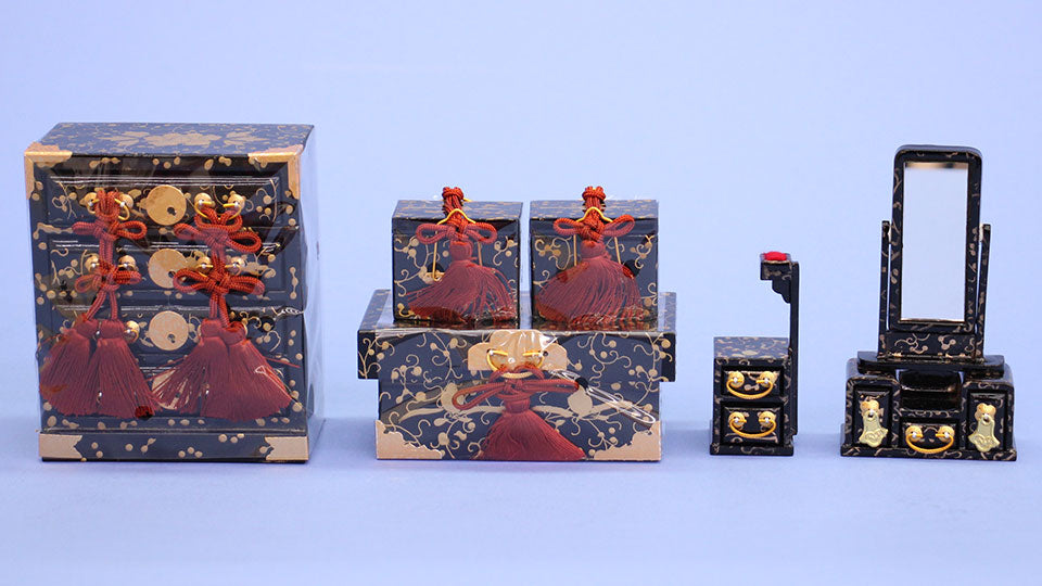 Three sets of Hina doll accessories – 寿鳳人形の東芸