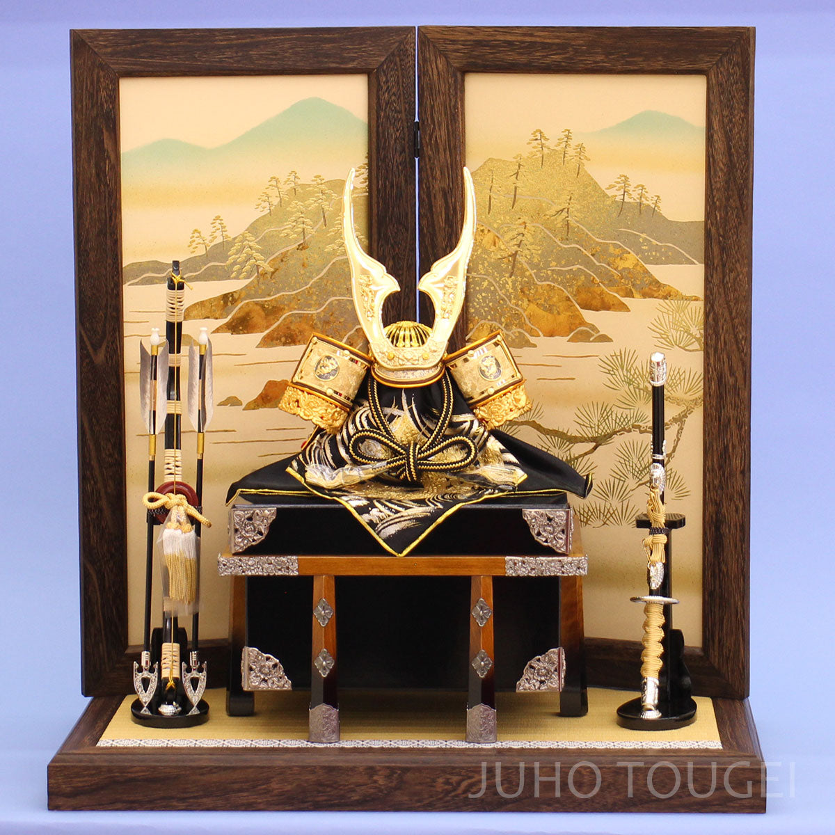 美品　端午の節句 龍の兜 12号 五月人形｜兜飾り 幅 69cm（皇宸 12号龍王兜・二曲焼桐白稜台屏風