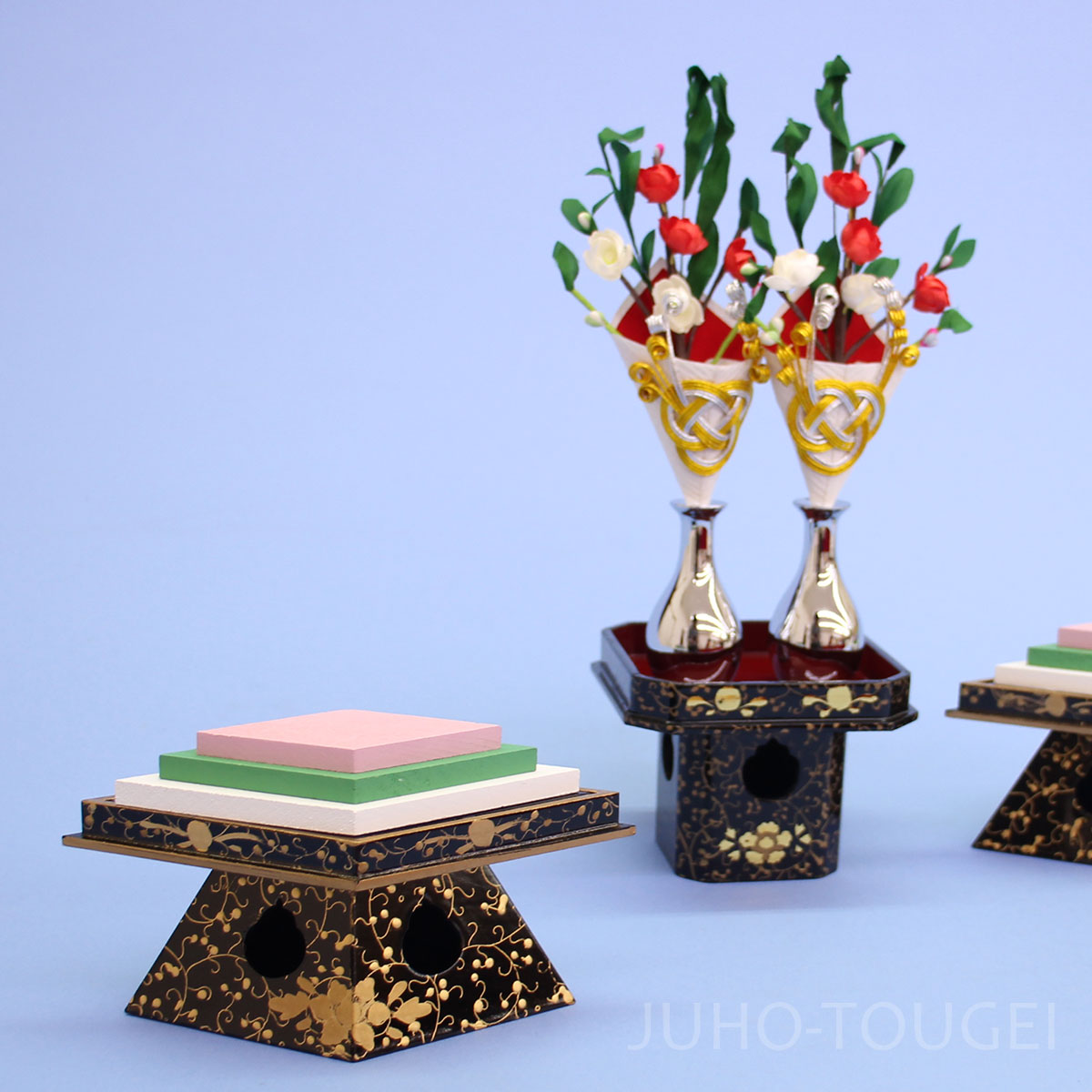 99雛人形・雛道具菱三宝 35号 三つ葉盛上（木製） – 寿鳳人形の東芸