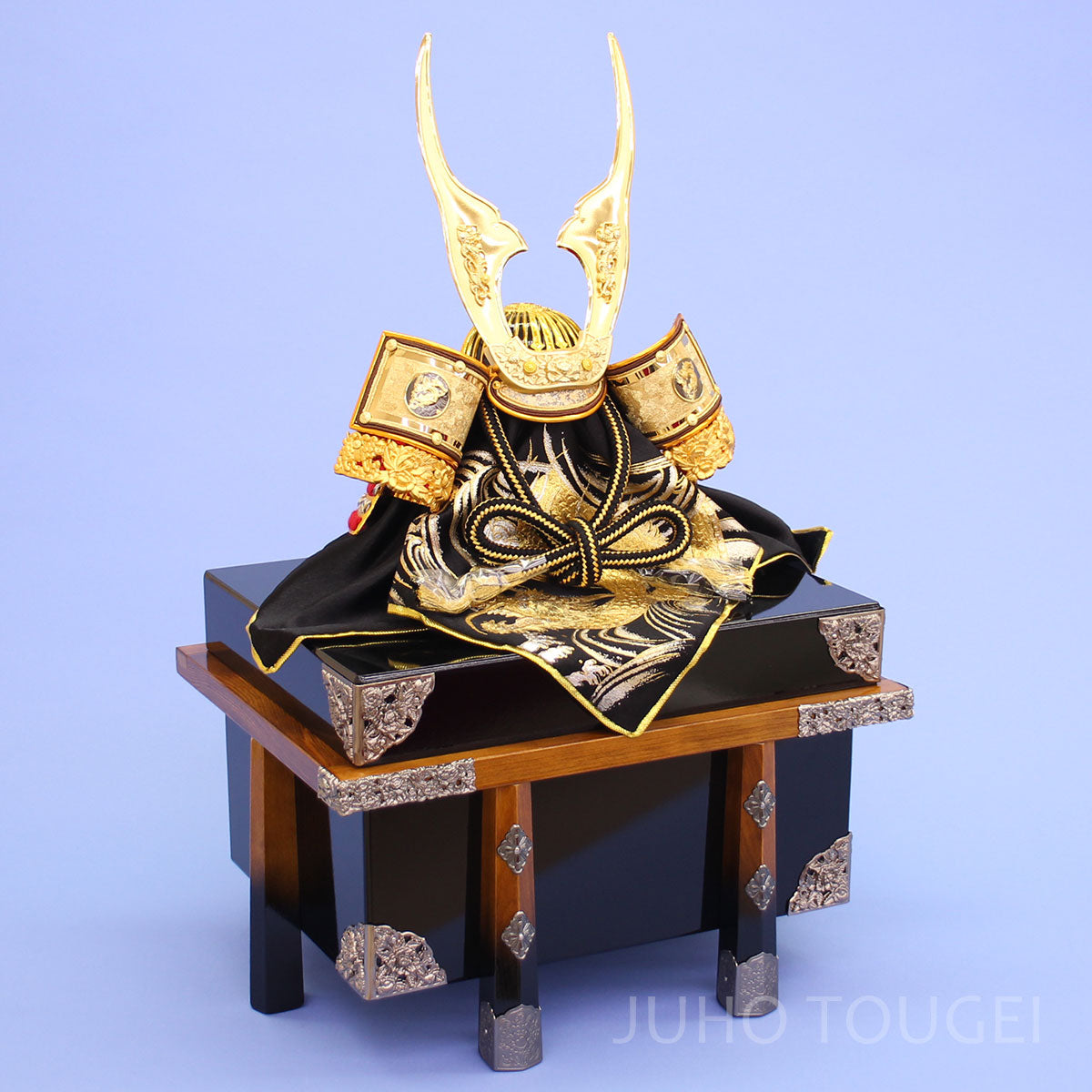 12号茜の龍王兜　櫃付き　イメージ