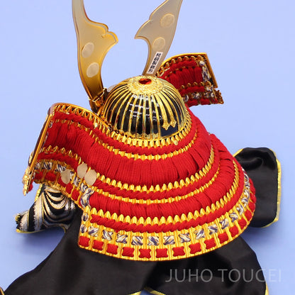 12号茜の龍王兜　後ろから