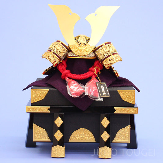 ９号竹雀兜　櫃付き　正面