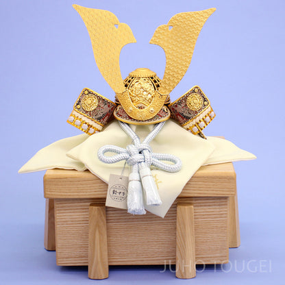 天賦の兜　空　櫃付き　正面