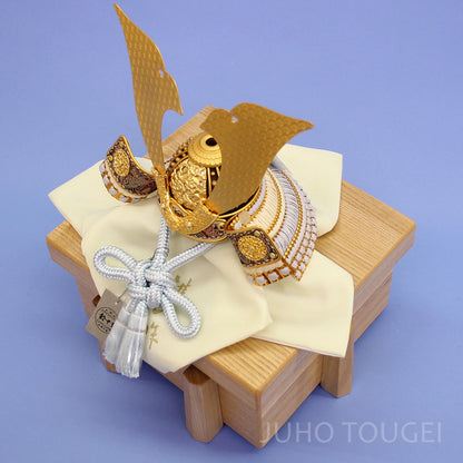 天賦の兜　空　櫃付き　上から