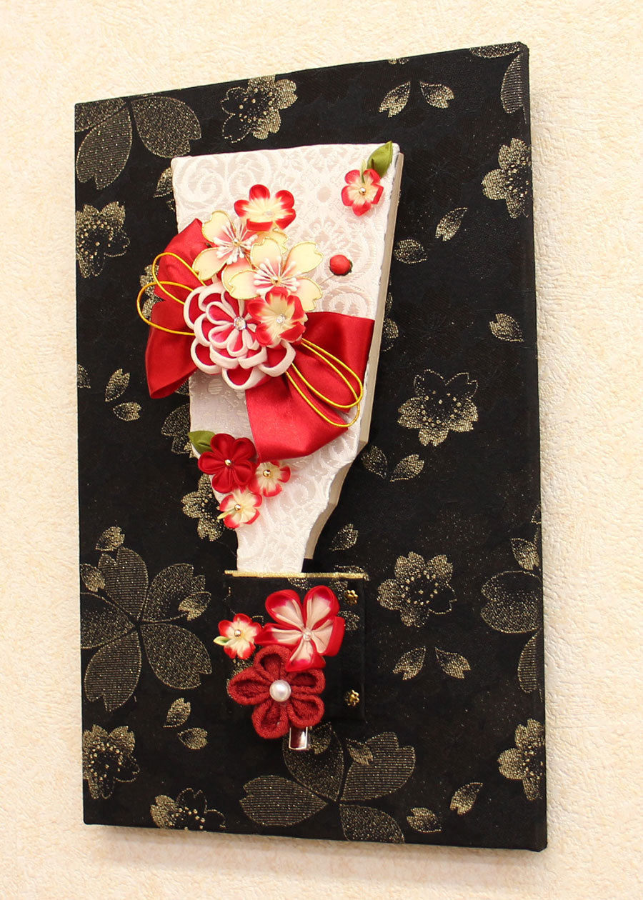 赤いリボンの髪飾りが外せる壁掛け羽子板　壁掛けイメージ