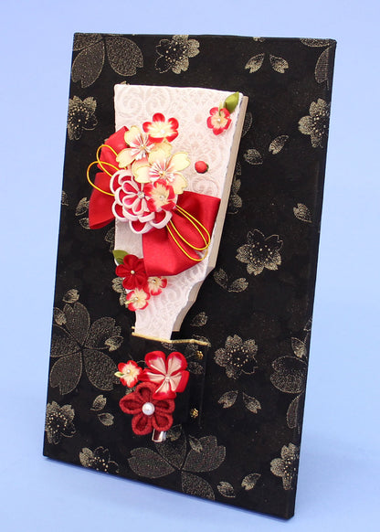 赤いリボンの髪飾りが外せる壁掛け羽子板　横から