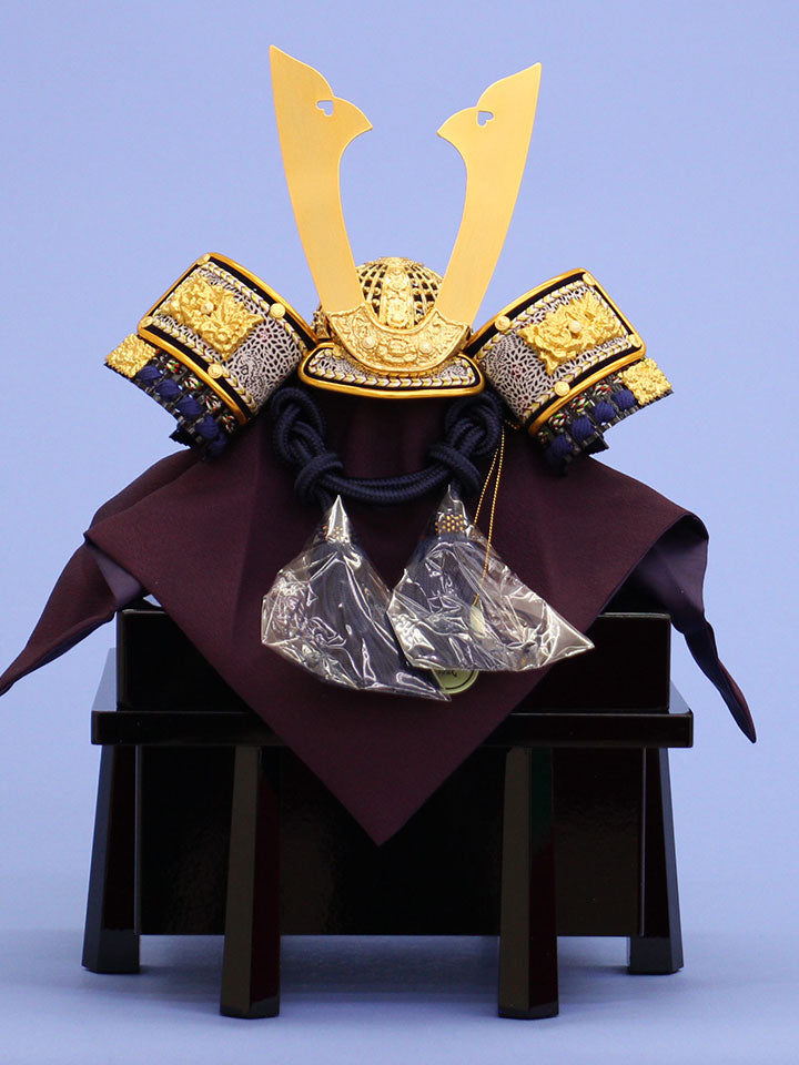 Miniature Kabuto helmet as a Gogatsu ningyo (May doll) – 寿鳳人形の東芸