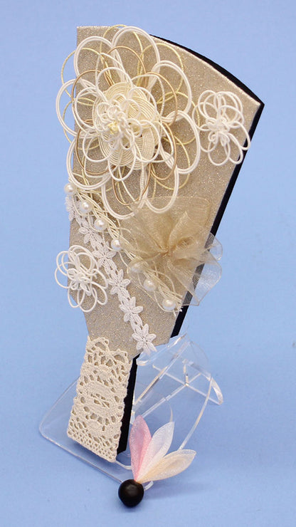 ６号水引羽子板飾り ベージュ　アクリルスタンド付き　横から