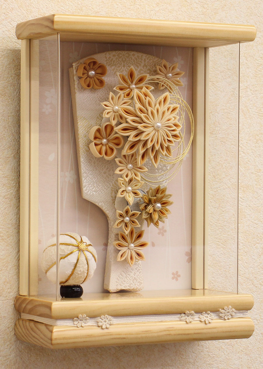 8号剣つまみ茶　シロボナチュラル　壁掛けイメージ