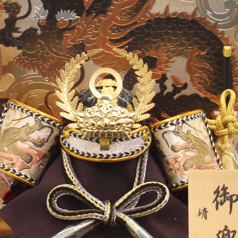 Décoration pour étui de casque de poupée May, hauteur 23 cm, casque Tokugawa n° 5 avec cadre noir gravé