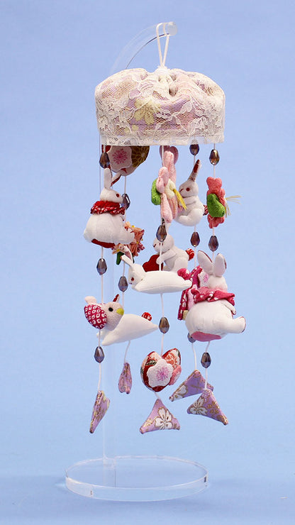 つるし飾り台付き　高さ 35cm ミニウサギっこ あみ