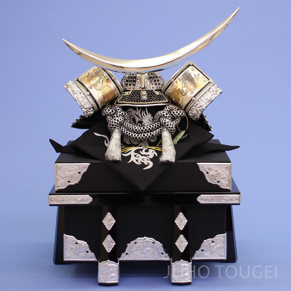 五月人形 単品兜 高さ44cm １２号銀小札伊達兜　黒塗櫃付き