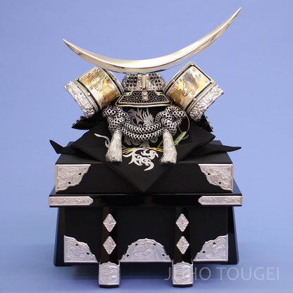 五月人形 単品兜 高さ44cm １２号銀小札伊達兜　黒塗櫃付き