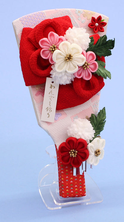 No. 7 compact and stylish Hagoita with red crepe ribbon with acrylic stand