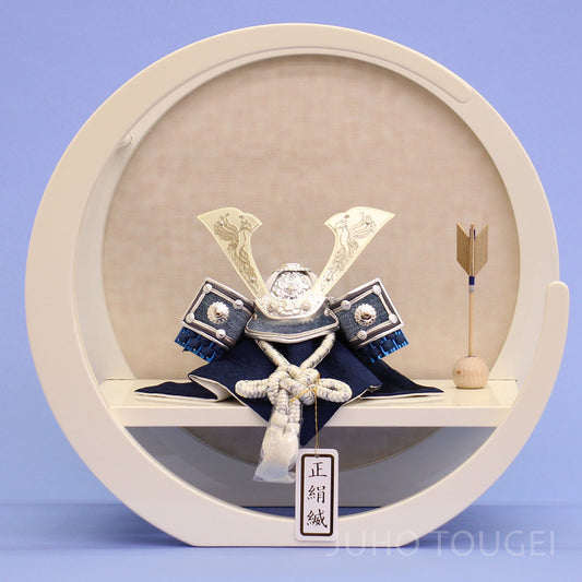 3号紫紺兜　月型白飾り　正面