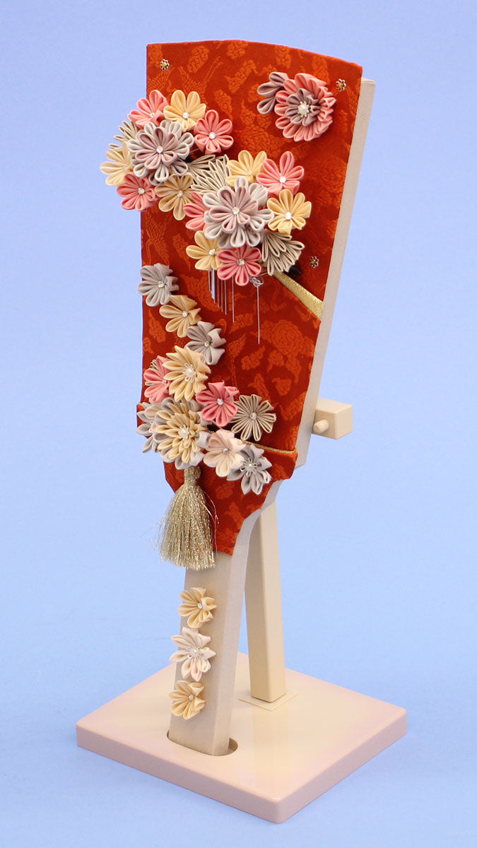 つまみ髪飾り羽子板 鶴　ライラックスタンド付き　横から