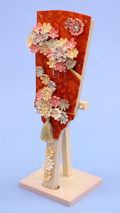 つまみ髪飾り羽子板 鶴　ライラックスタンド付き　横から