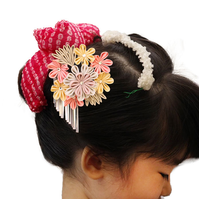 つまみ髪飾り羽子板 鶴　ライラックスタンド付き 髪飾りイメージ