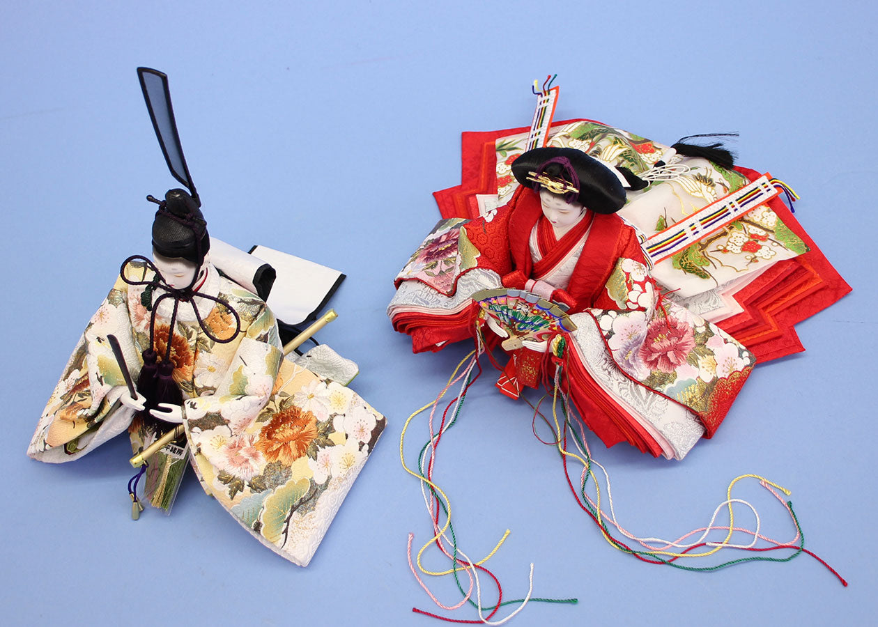 雛人形 平飾り 幅60cm 京十二番 白赤金彩刺繍 桧和桜｜寿鳳人形東芸