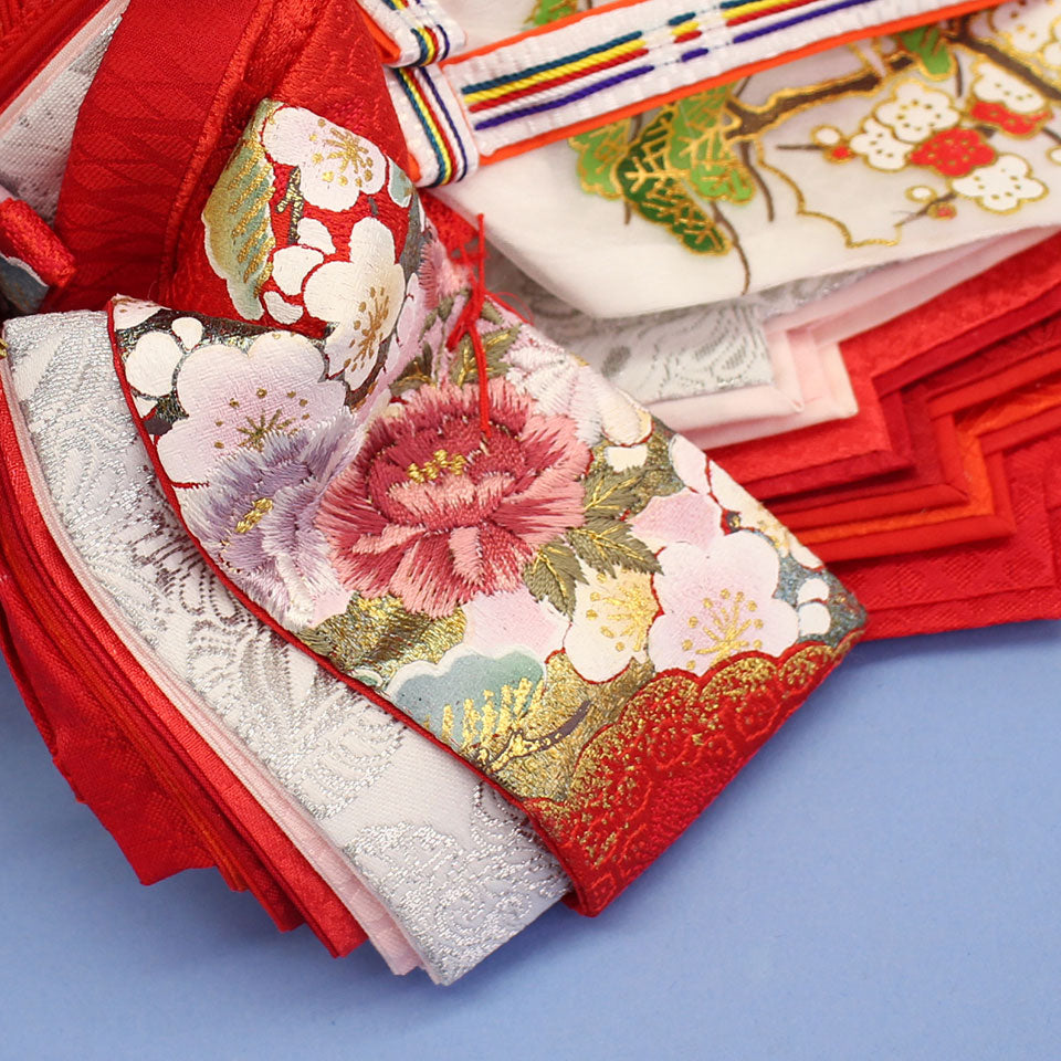 雛人形 平飾り 幅60cm 京十二番 白赤金彩刺繍 桧和桜｜寿鳳人形東芸